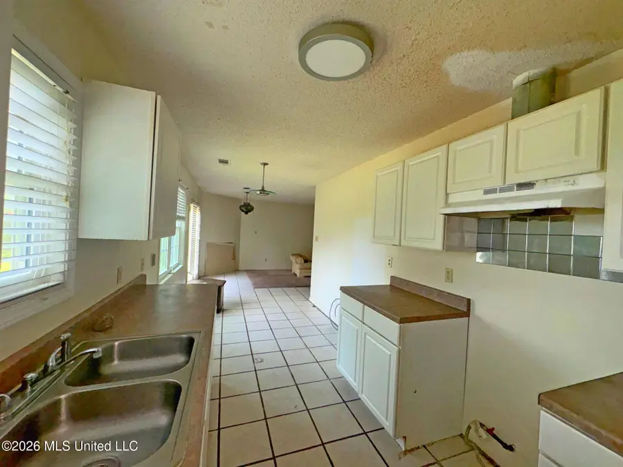 911 Edwards Street, Leland, MS 38756 - #3