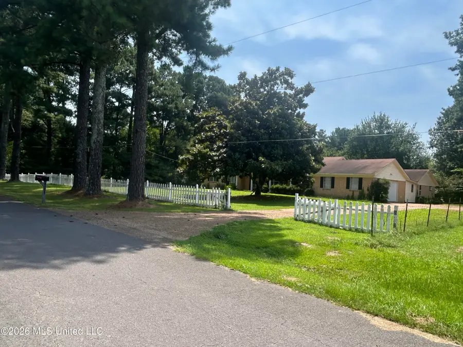 9135 E Broadway Road, Olive Branch, MS 38654 - #2