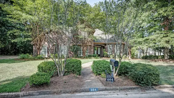 664 Spring Lake Drive, Pearl, MS 39208
