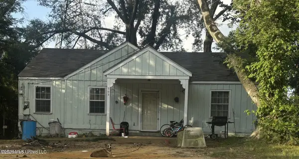 303 Sunny Lane Drive, Jackson, MS 39204