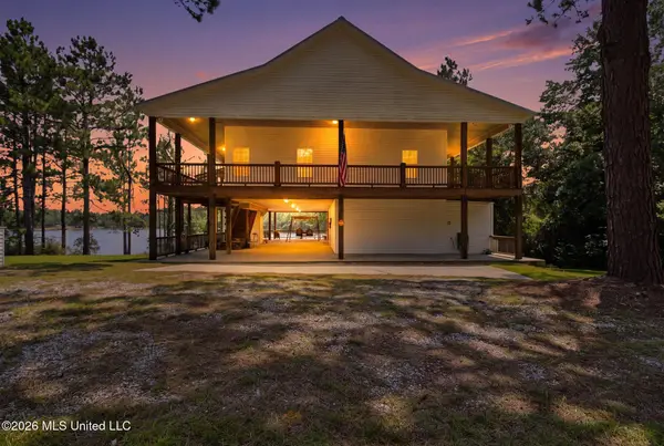 62 N Lakeshore Drive, Lumberton, MS 39455