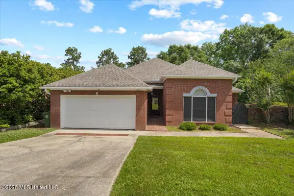 131 Shadow Lake Drive, Hattiesburg, MS 39402