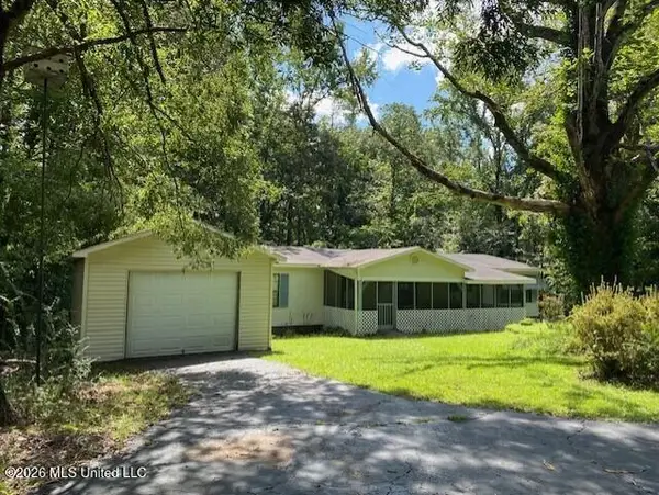 7 County Road 527, Como, MS 38619