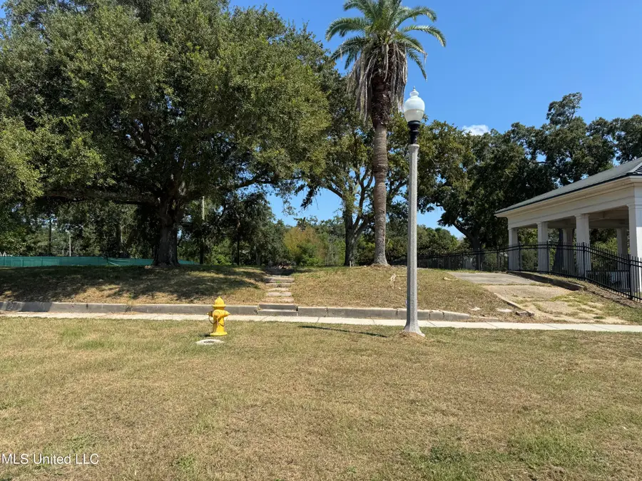1086 Beach Boulevard, Biloxi, MS 39530 - #3
