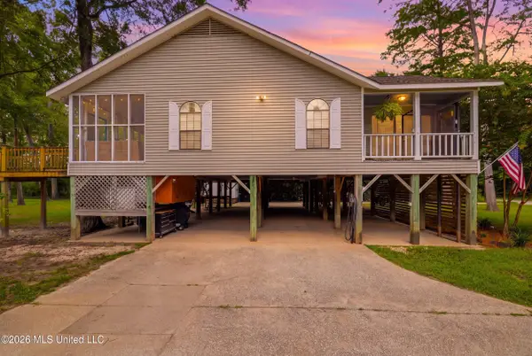 2033 Pascagoula River Road, Moss Point, MS 39562
