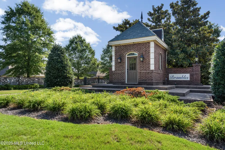 4389 W Vineyard Drive, Southaven, MS 38672 - #2
