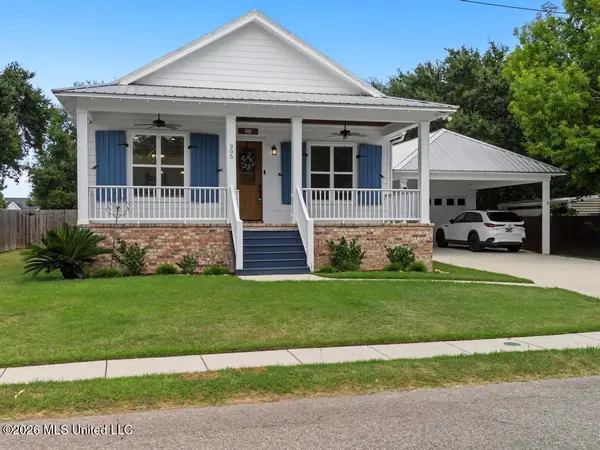 205 S Island View Avenue, Long Beach, MS 39560