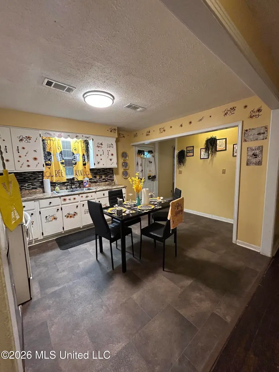 404 Evergreen Drive, Aberdeen, MS 39730 - #3