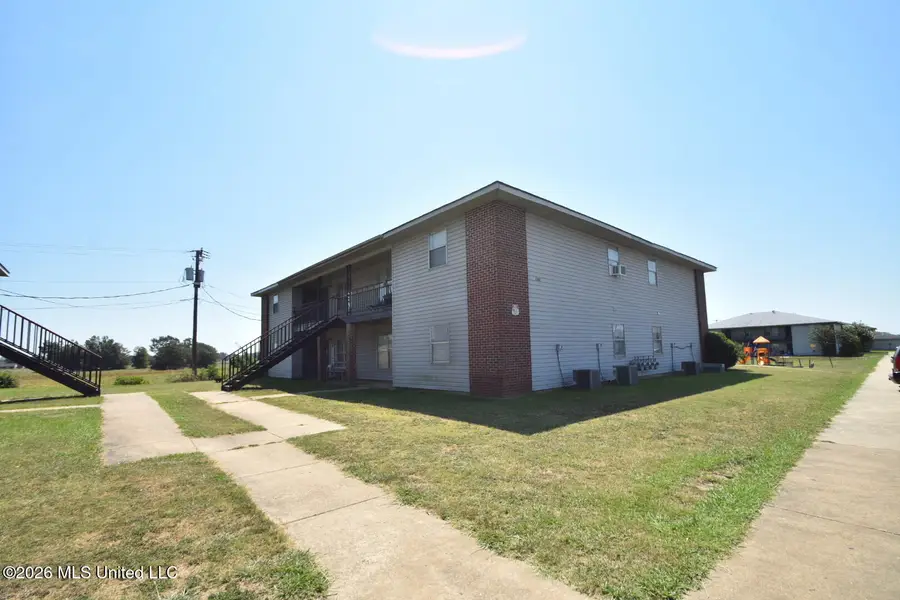 1300 Roosevelt Avenue, Greenwood, MS 38930 - #2