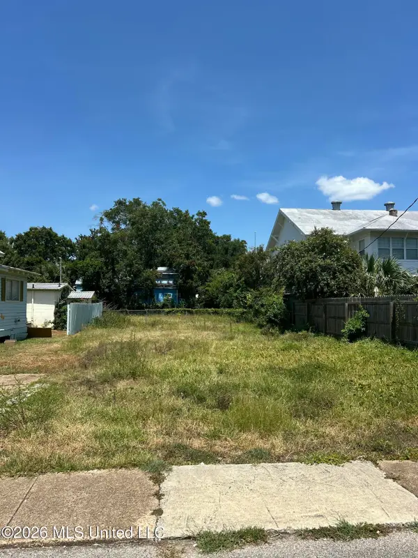 868 Jackson Street, Biloxi, MS 39530