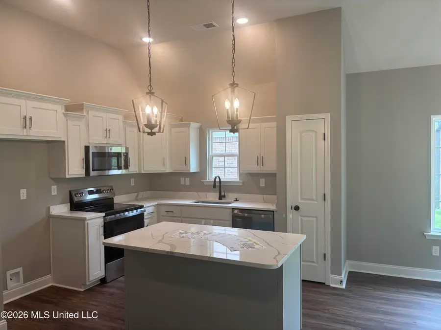 7197 Fairmont Pl Cove, Southaven, MS 38671 - #2