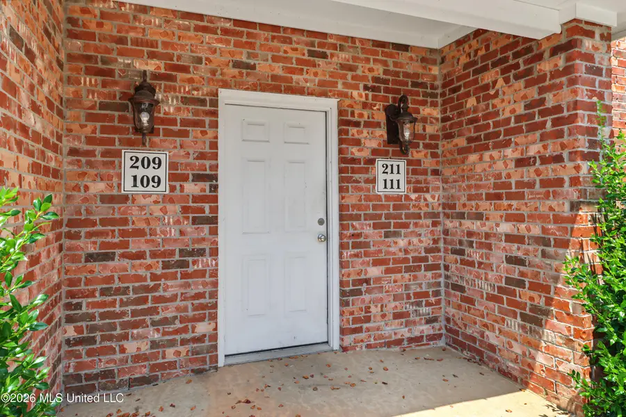211 Armand Oaks, Ocean Springs, MS 39564 - #2