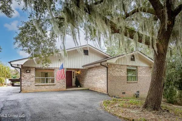 416 Jackson Avenue, Ocean Springs, MS 39564