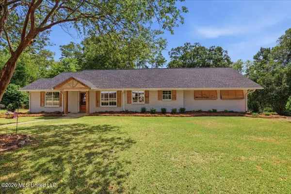 210 W Laurel Avenue, Mendenhall, MS 39114