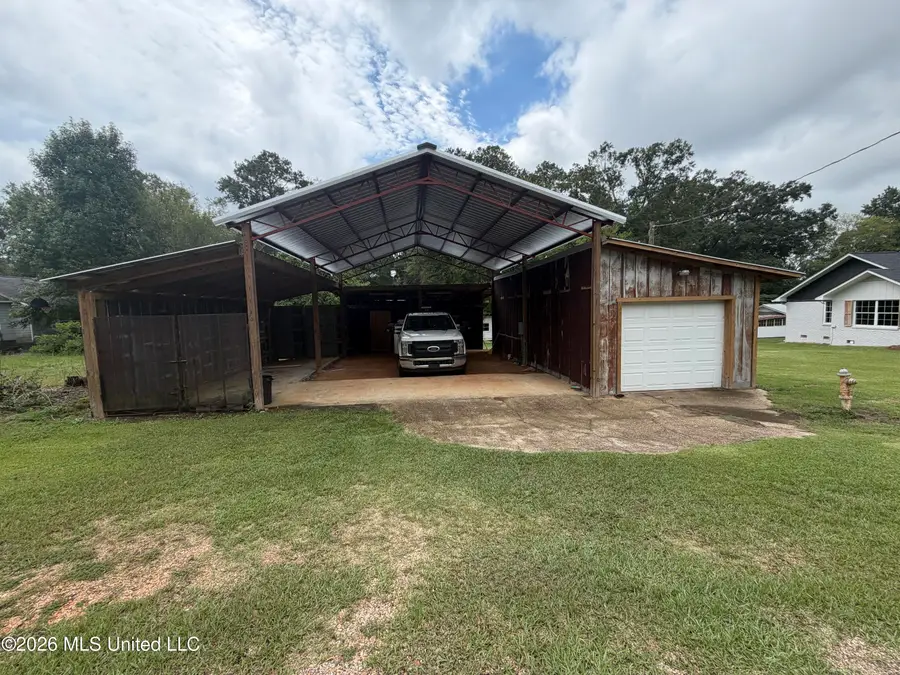210 W Laurel Avenue, Mendenhall, MS 39114 - #3