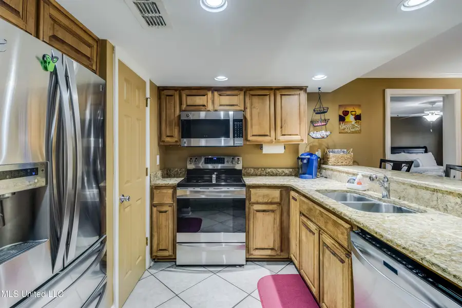 2046 Beach Boulevard, Biloxi, MS 39531 - #3