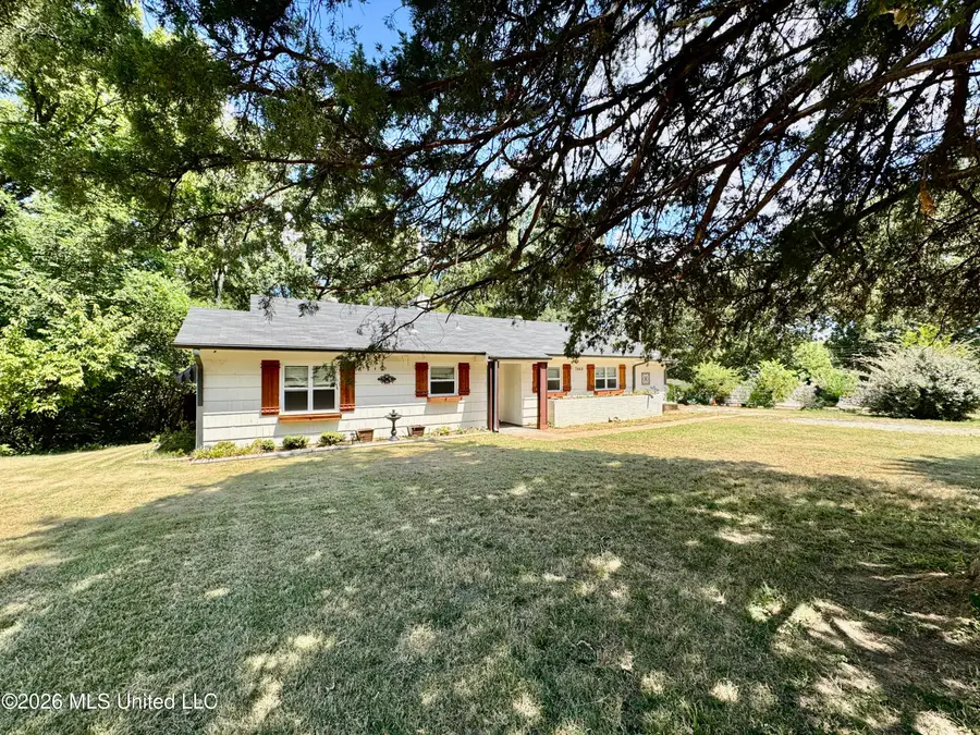 7460 W Shahkoka Drive, Olive Branch, MS 38654 - #2