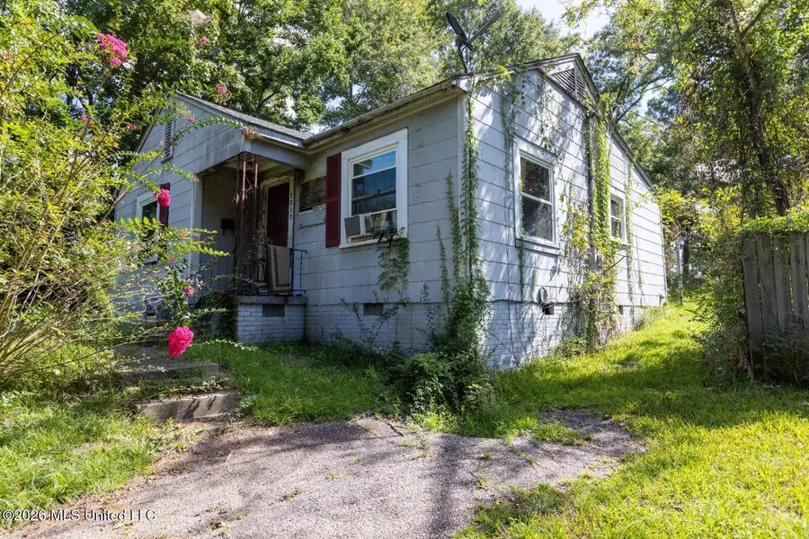 2213 N 3rd Avenue, Laurel, MS 39440 - #2