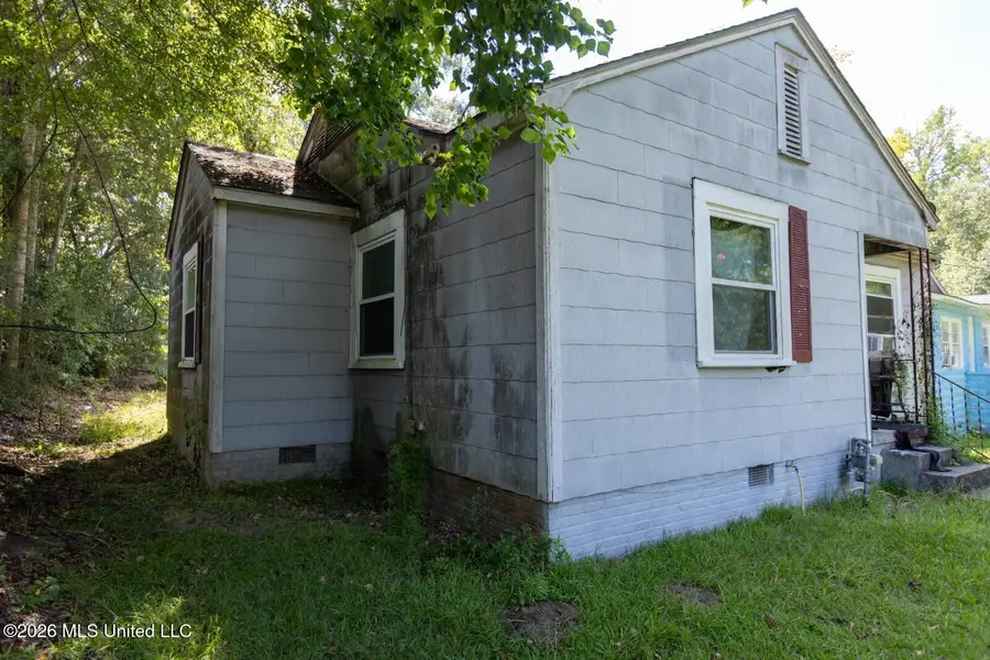 2213 N 3rd Avenue, Laurel, MS 39440 - #3