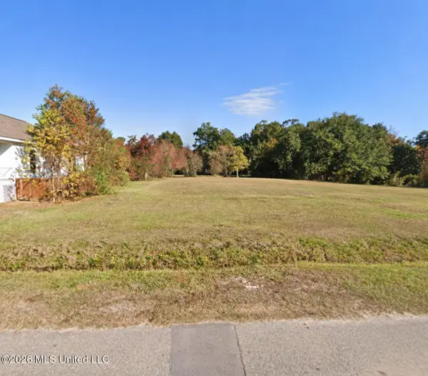 115 Bay Oaks Drive, Bay Saint Louis, MS 39520