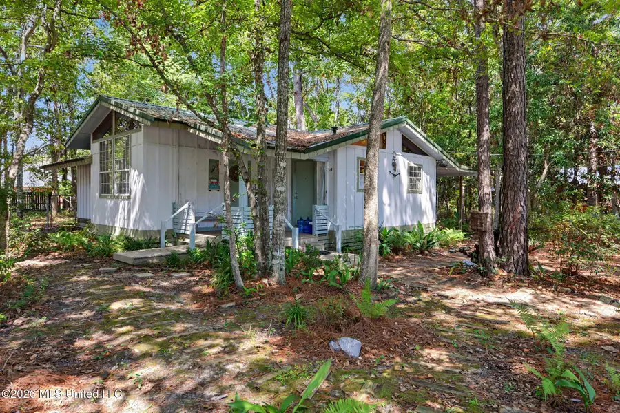 9204 Live Oak Avenue, Ocean Springs, MS 39564 - #2