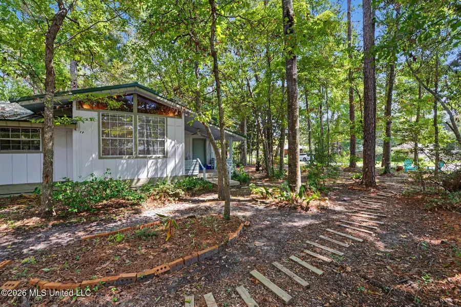 9204 Live Oak Avenue, Ocean Springs, MS 39564 - #3