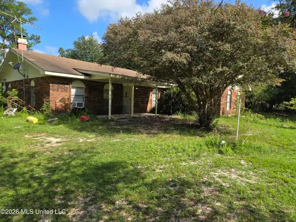 247 Lakeside Drive, Carriere, MS 39426