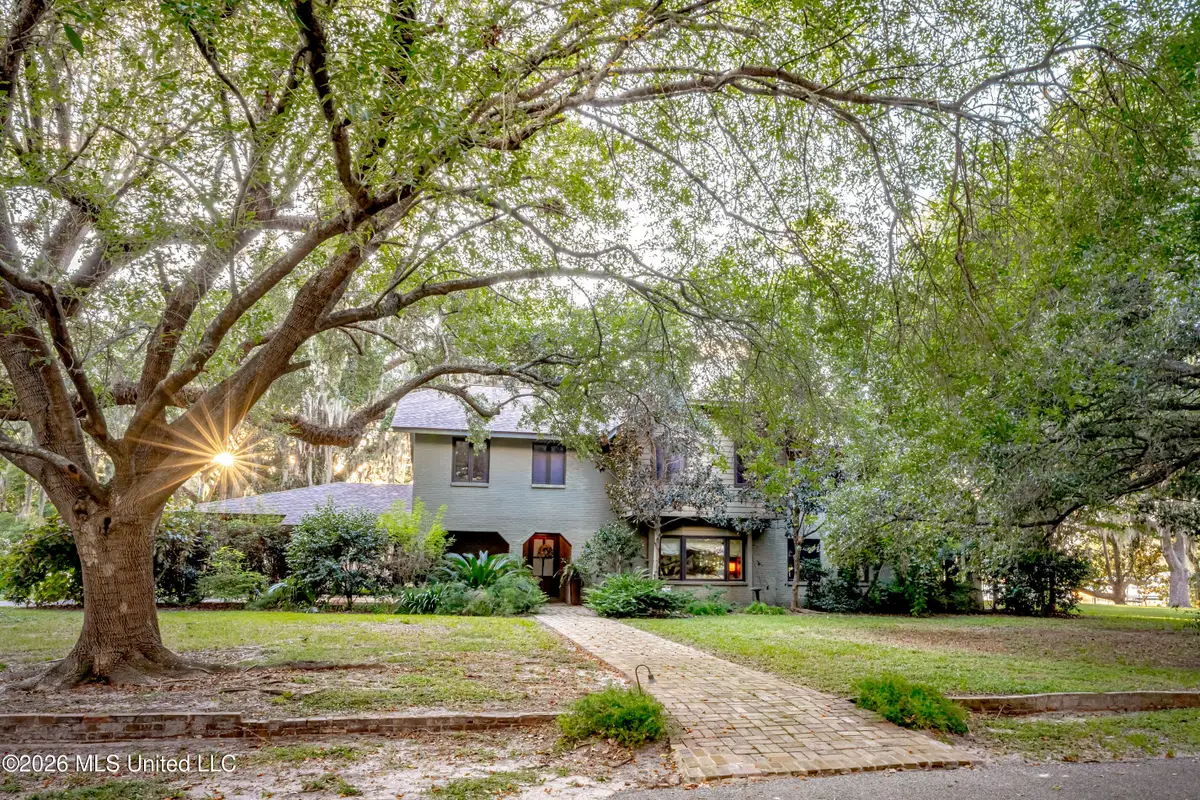 611 Lakeview Drive, Pascagoula, MS 39567 - #1