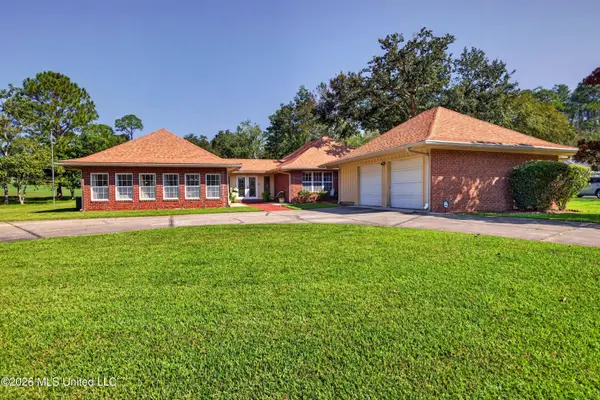56113 E Diamondhead Drive, Diamondhead, MS 39525