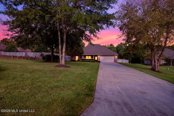 15525 Old Oak Court, Gulfport, MS 39503