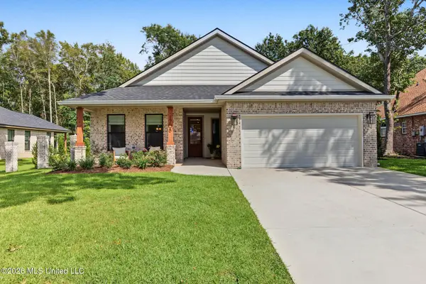 1708 Pelican Avenue, Ocean Springs, MS 39564