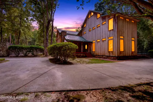 3205 N 1st Street, Ocean Springs, MS 39564