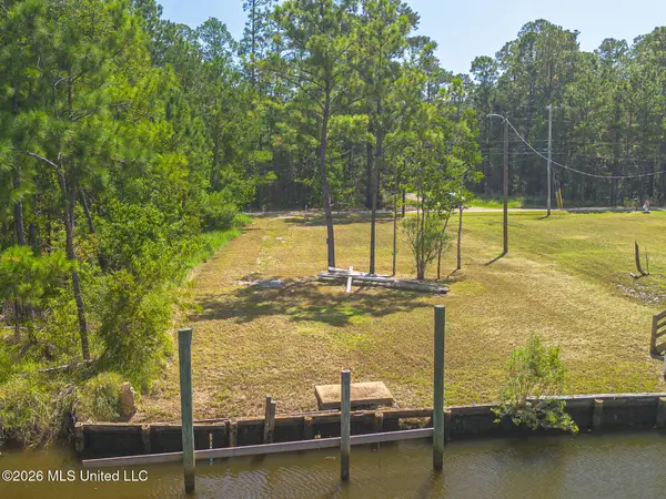 10061 W Bayou View Drive, Bay Saint Louis, MS 39520