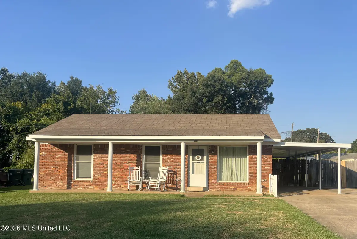 1976 N Cresthill, Southaven, MS 38671 - #1