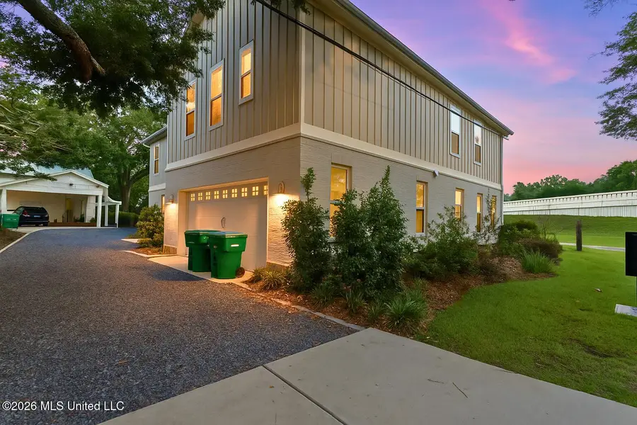 286 Porter Avenue, Ocean Springs, MS 39564 - #3