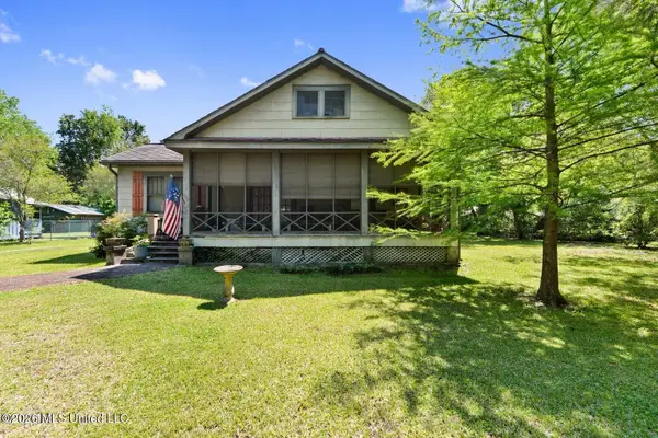 506 Ward Avenue, Ocean Springs, MS 39564