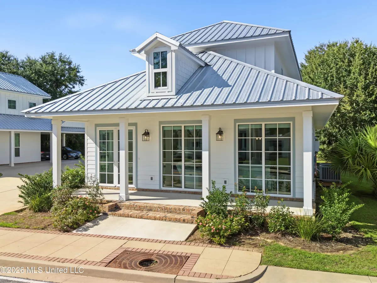 542 Howard Avenue, Biloxi, MS 39530 - #1