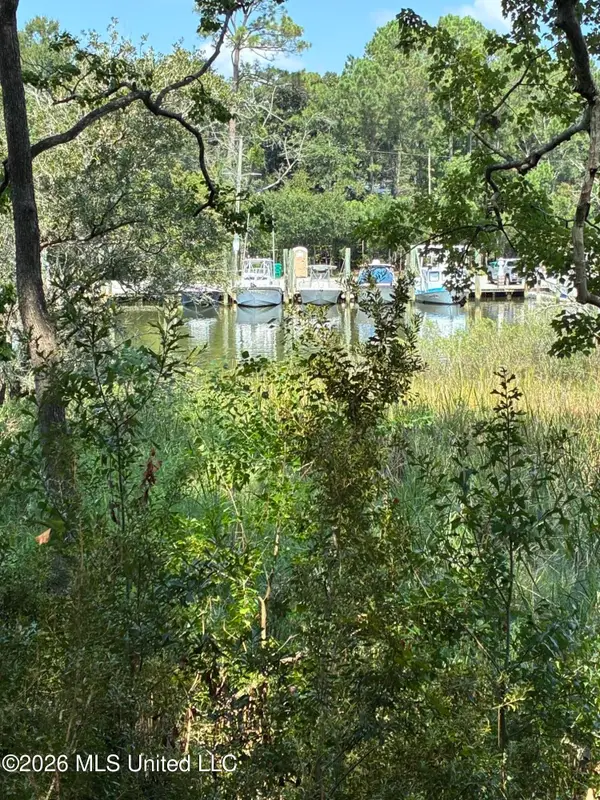 105 Shearwater Drive, Ocean Springs, MS 39564