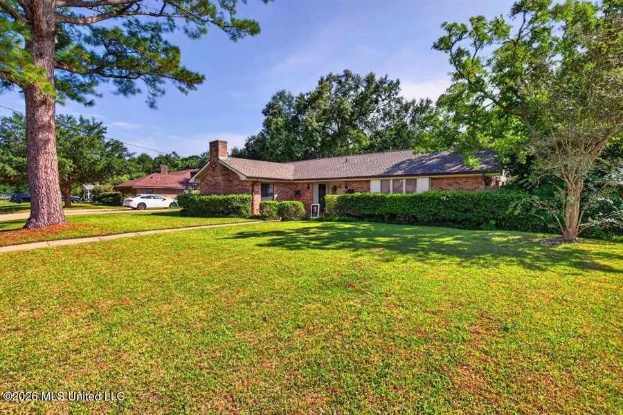 612 Sunset Drive, Bay Saint Louis, MS 39520 - #2
