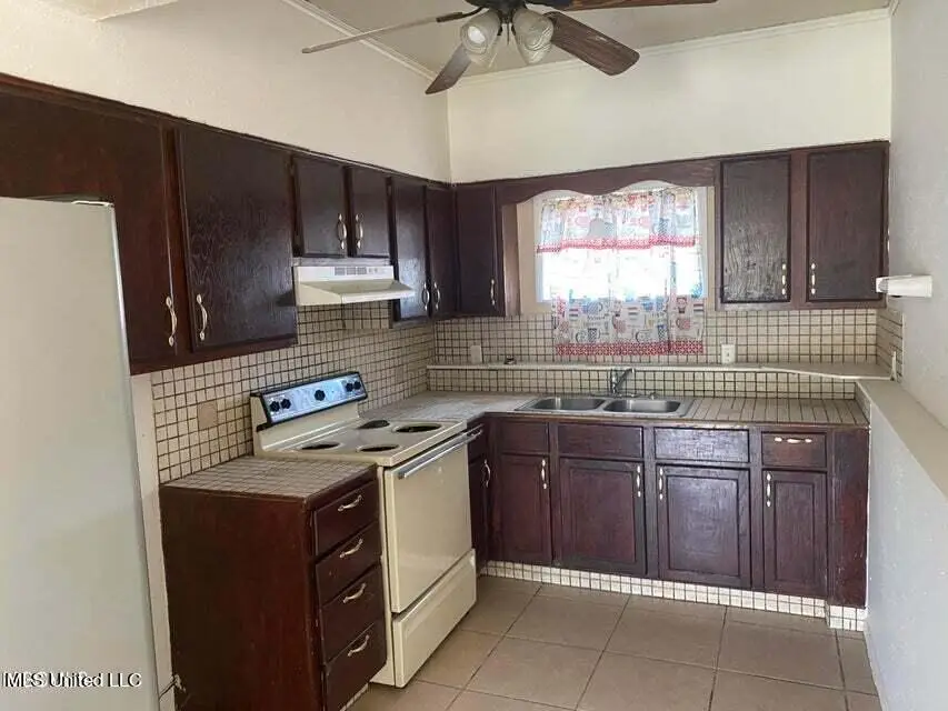3010 Martin Street, Pascagoula, MS 39581 - #3
