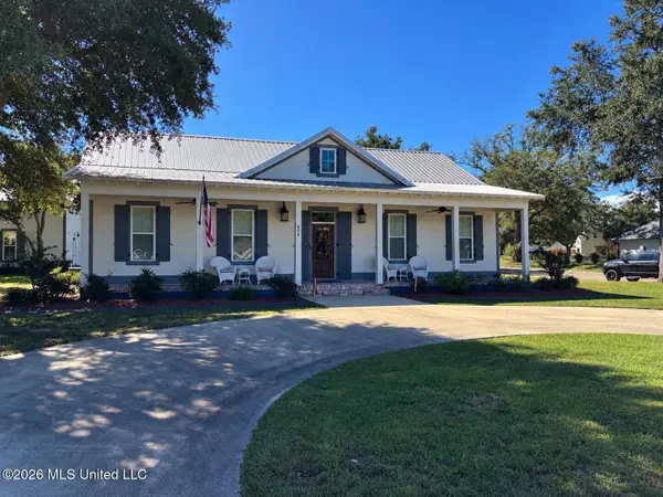 808 Old Spanish Trail, Bay Saint Louis, MS 39520