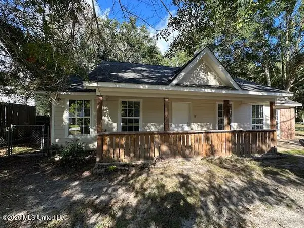1400 Oak Street, Ocean Springs, MS 39564