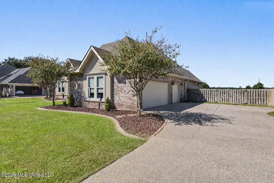 3008 Oakleigh Circle, Ocean Springs, MS 39564 - #3