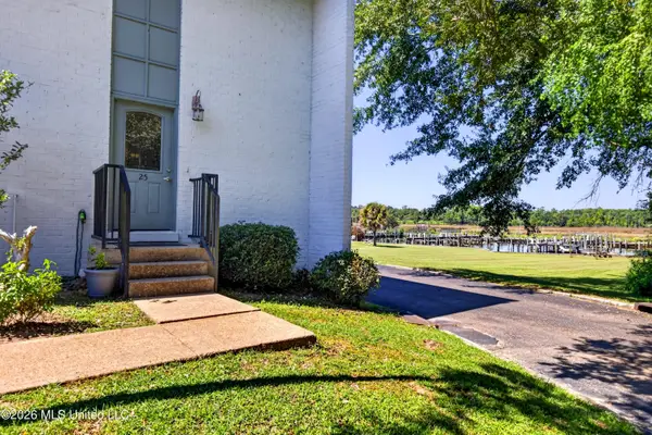 3230 Cumberland Road, Ocean Springs, MS 39564
