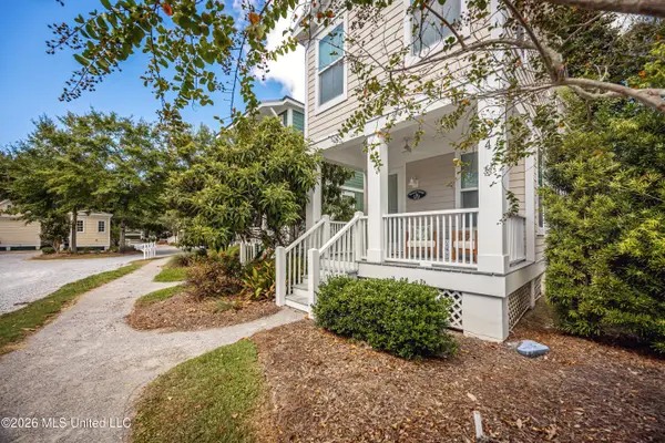 2207 Government Street, Ocean Springs, MS 39564