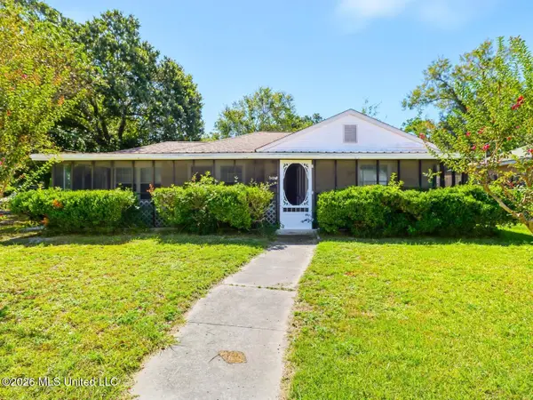 1713 State Street, Biloxi, MS 39531