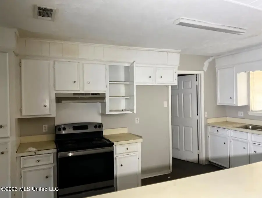 946 N Valley Falls Road, Jackson, MS 39212 - #2