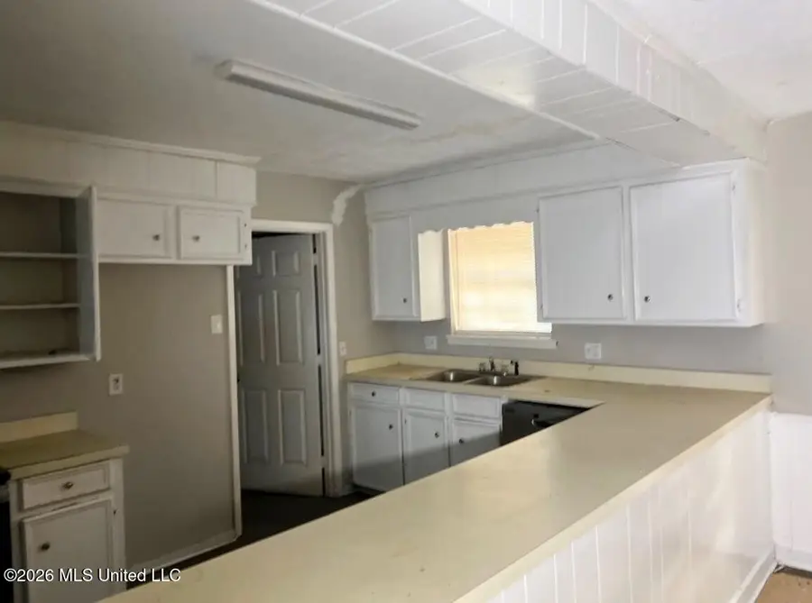 946 N Valley Falls Road, Jackson, MS 39212 - #3