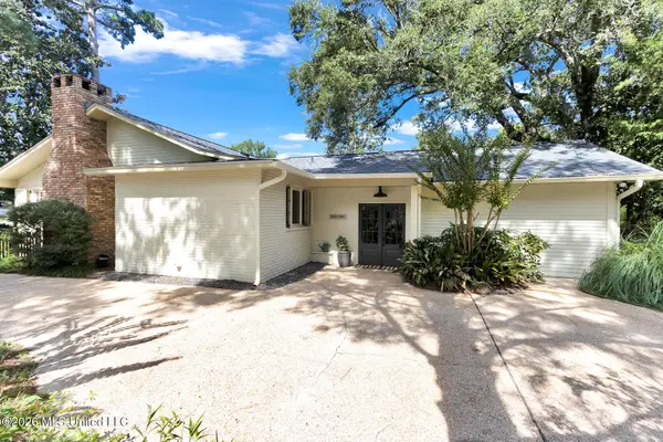 414 General Pershing Avenue, Ocean Springs, MS 39564