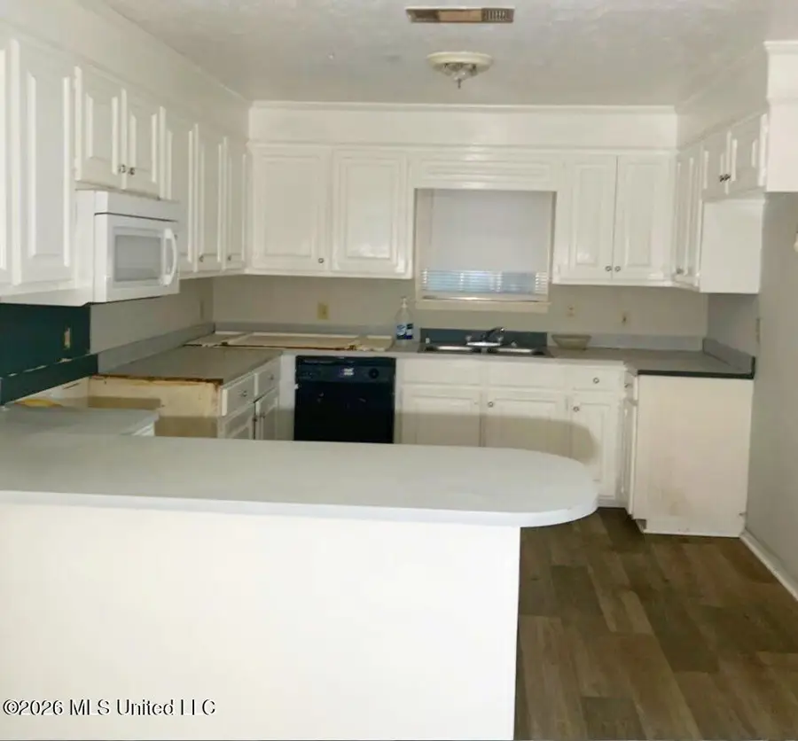 3323 Longwood Drive, Jackson, MS 39212 - #2